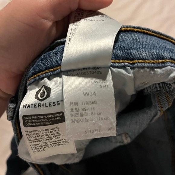 Levis High Rise Shorts - Picture 4 of 5